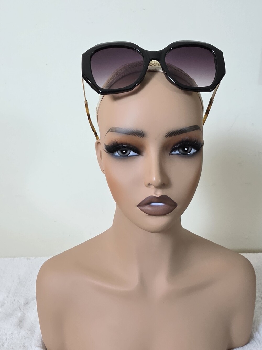 Vince Camuto Black Oversized Geometric Sunglasses - Picture 4 of 13